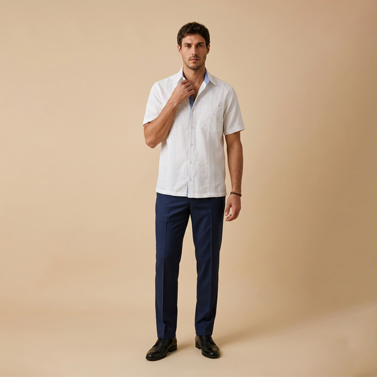 Guayabera Blanca Hombre  con Bolsa y Alforzas Diseño Tradicional