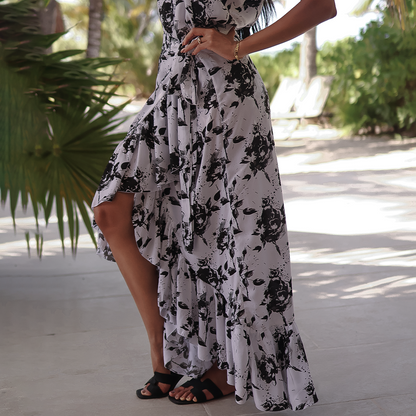 Falda asimétrica con estampado floral blanco y negro