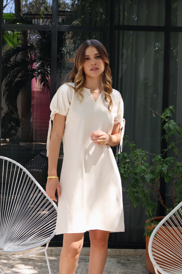 Vestido Corto Textura Lino Detalle Lazos Estilo Moderno Color Arena Para Dama